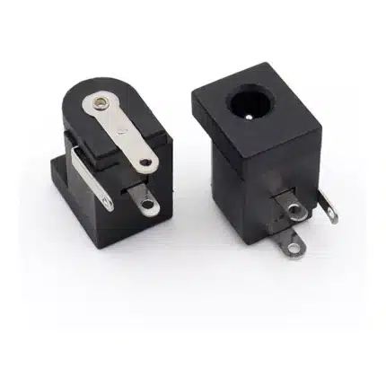 DC-005C 3.5x1.35mm 3-pin female DC power socket with right-angle housing and solder terminals